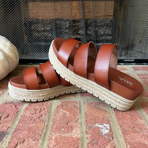 MIA Cognac Sandals, size 8 - Picture 5 of 8